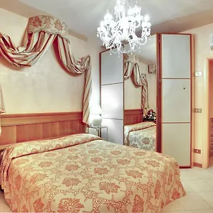https://santo-stefano-apartment.hotelinveneto.com
